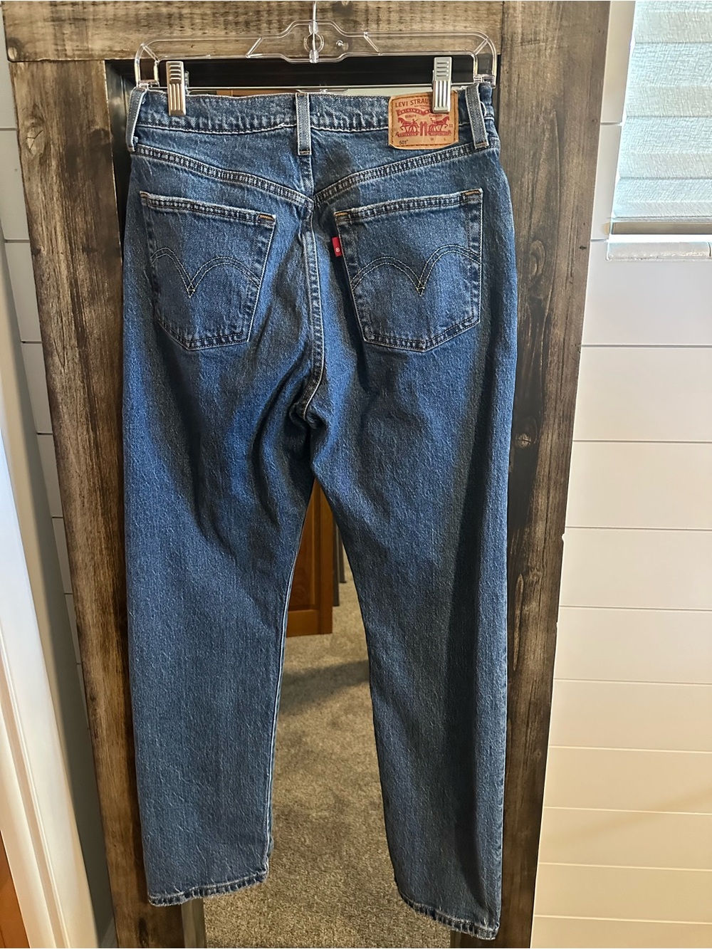 Levi’s 501 Original Women’s Jeans W28 L30 Medium Wash Straight Leg Button Fly